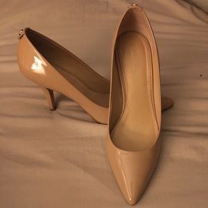 Michael kors nude heel